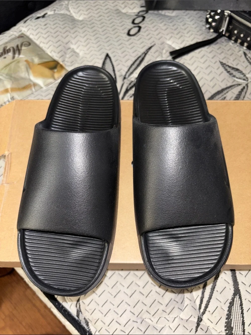 Nike Black Slide Sandals with Embossed Swoosh woman 7/8 NWB